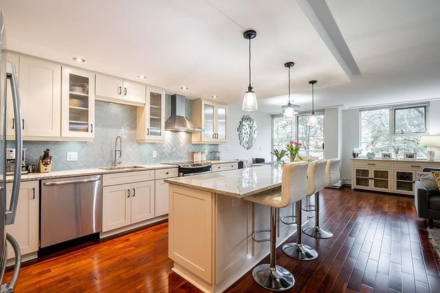 303 - 522 Moberly Road