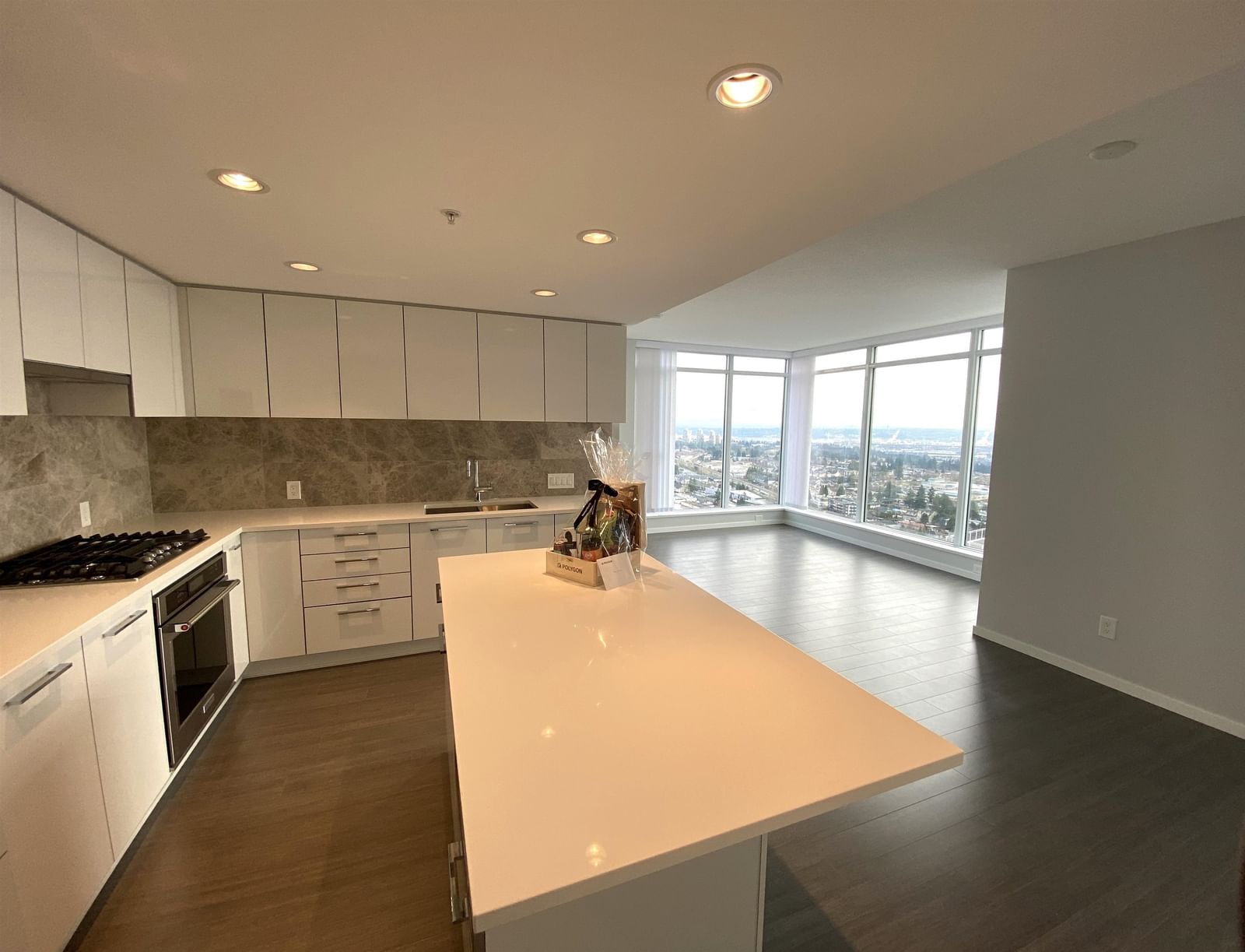 Listing Image 5