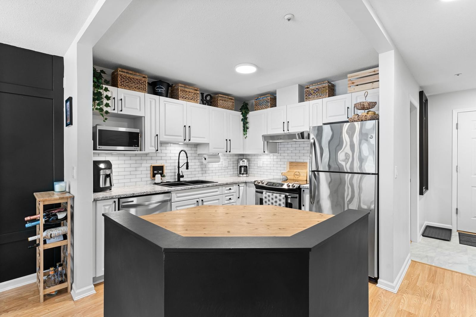 Listing Image 9