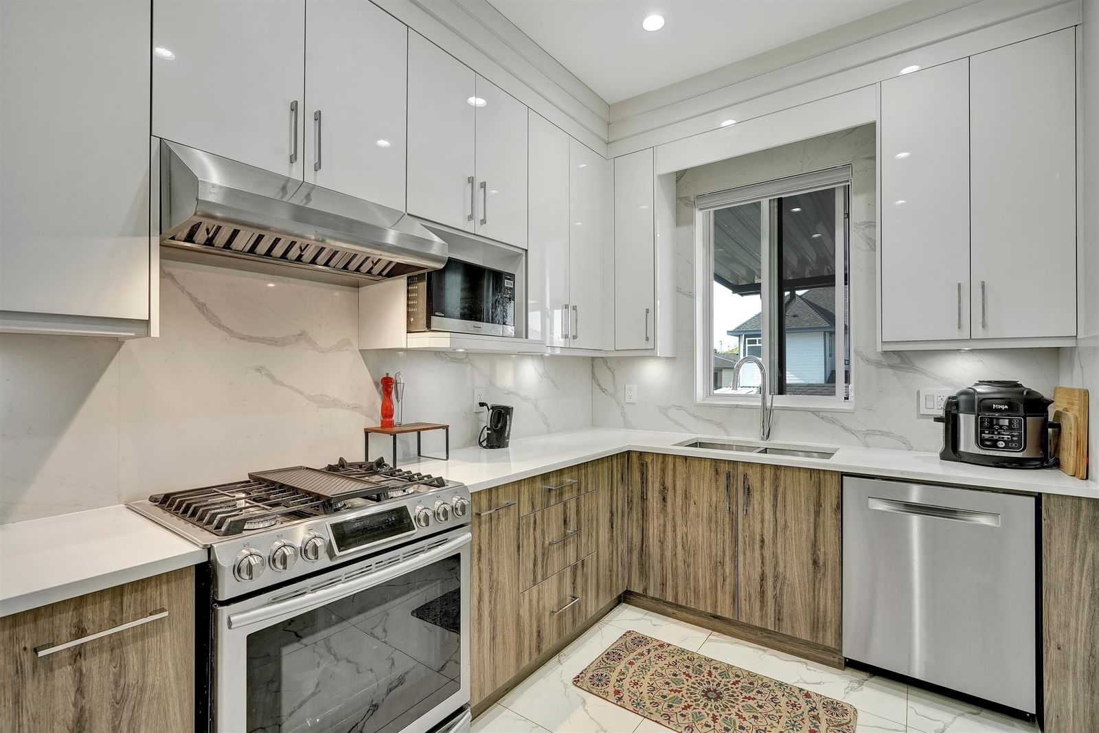 Listing Image 12