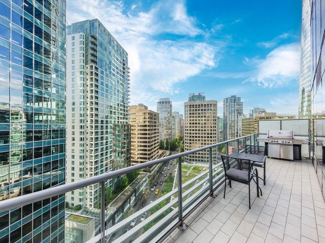 1709 - 1111 Alberni Street