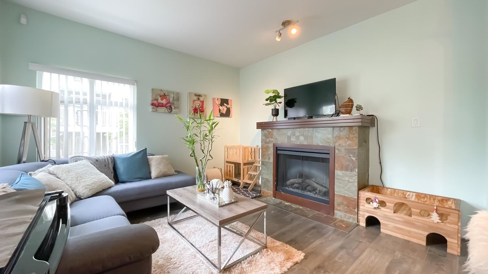 Listing Image 11