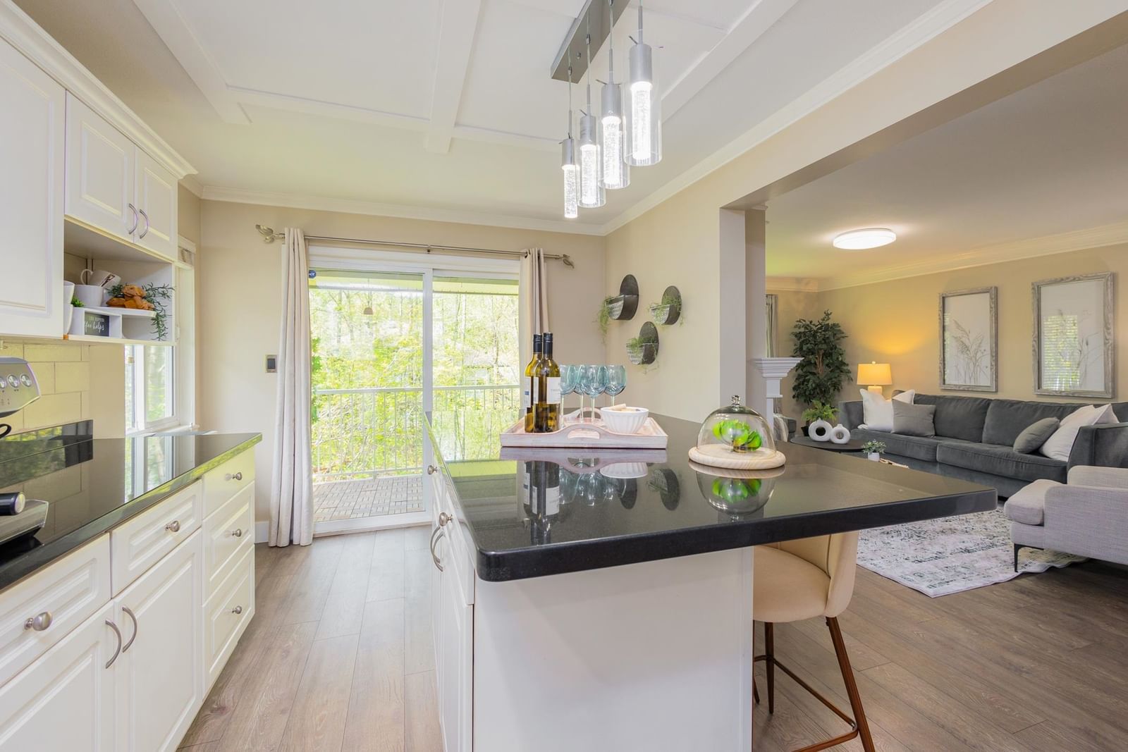 Listing Image 11