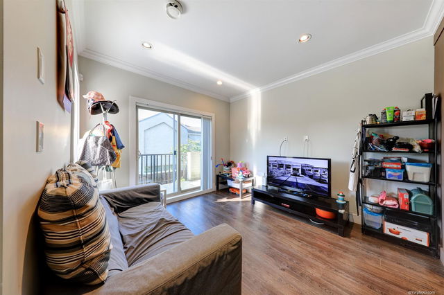 5 - 9833 Cambie Road