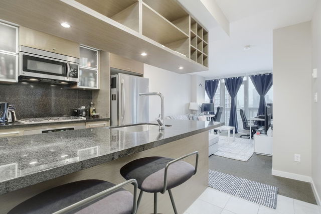 1408 - 833 Seymour Street