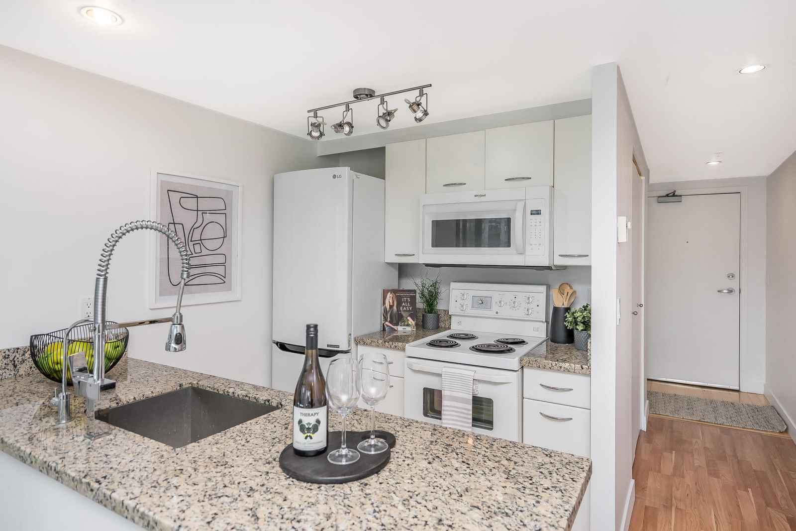 Listing Image 6