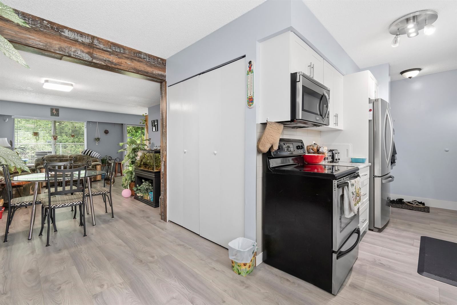 Listing Image 8