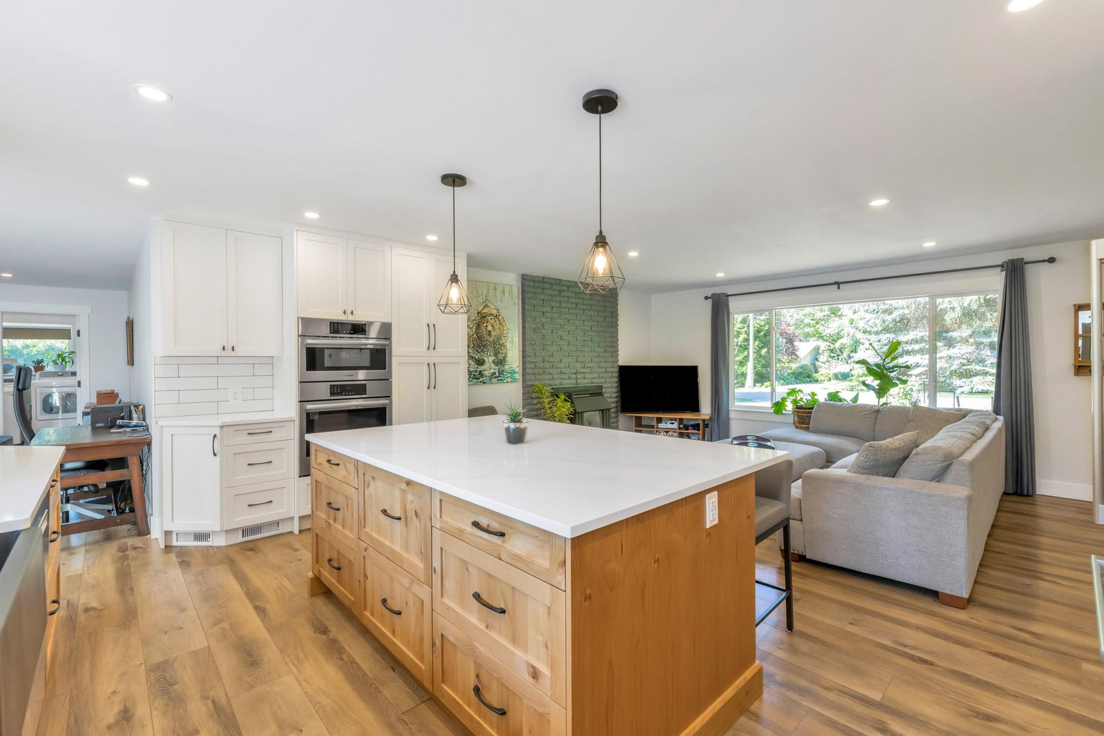 Listing Image 12