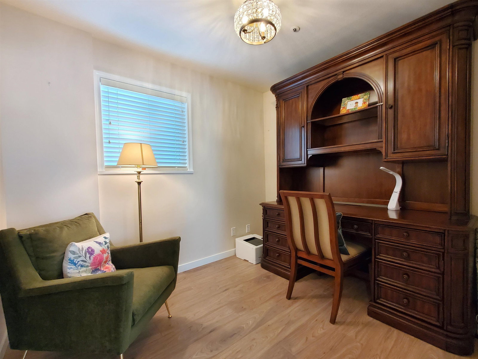 Listing Image 10