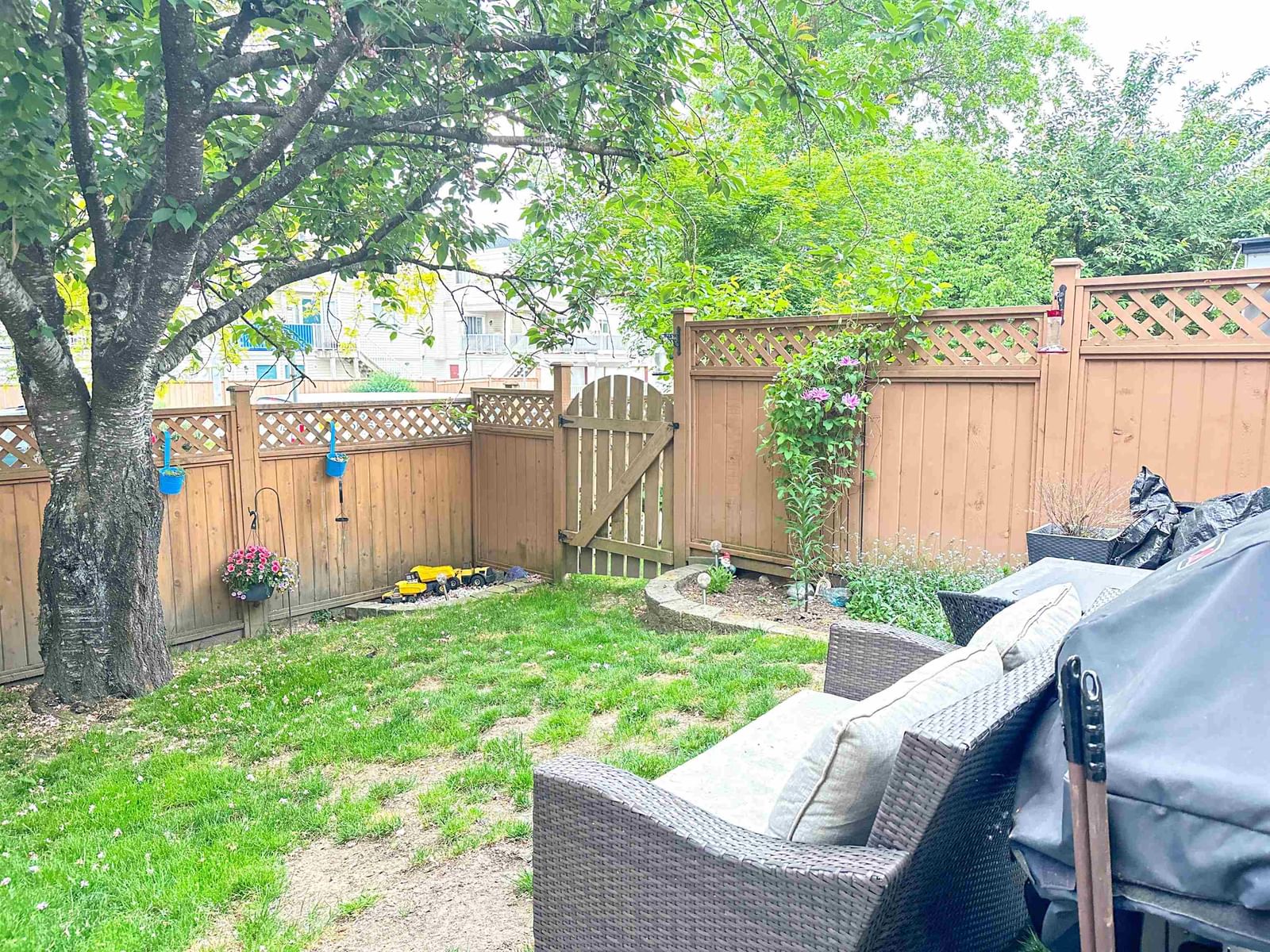 Listing Image 4