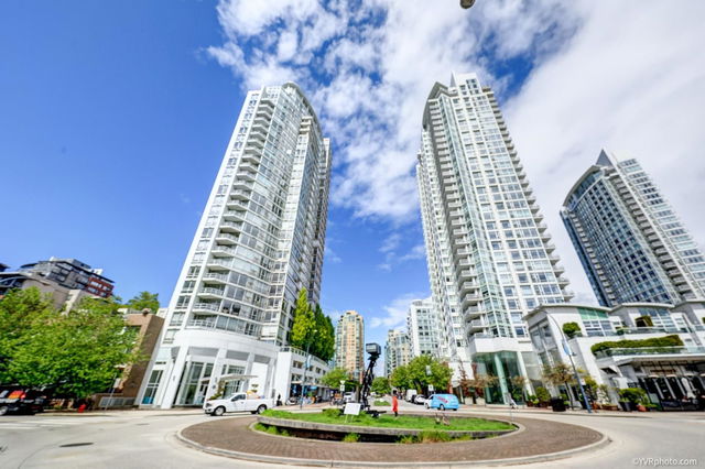 702 - 1201 Marinaside Crescent