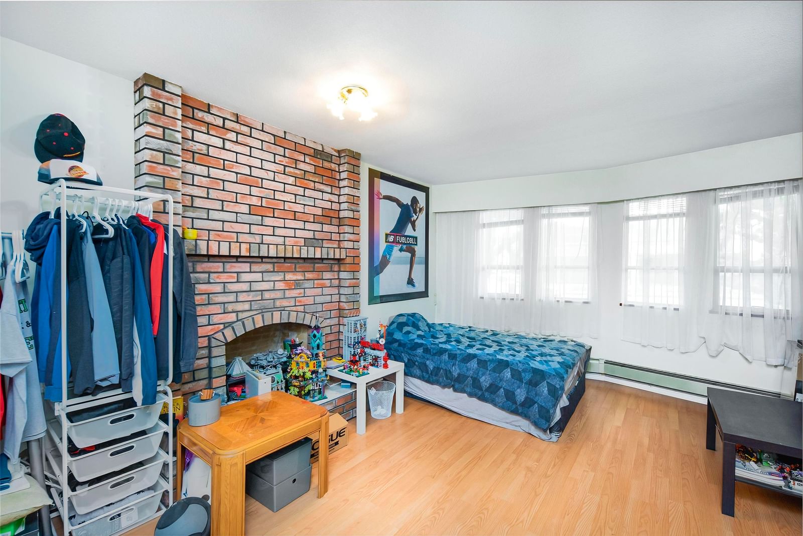 Listing Image 4