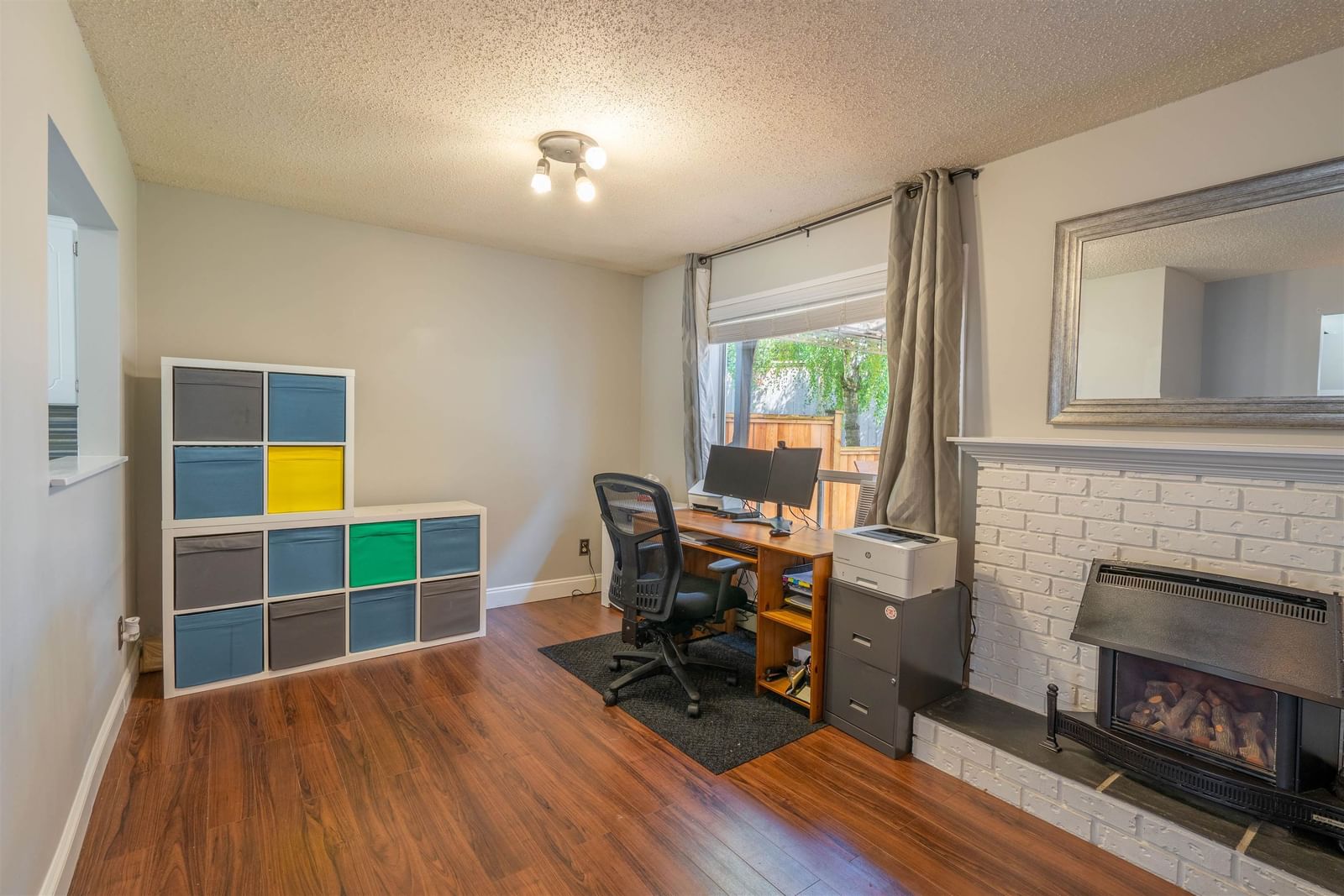 Listing Image 4