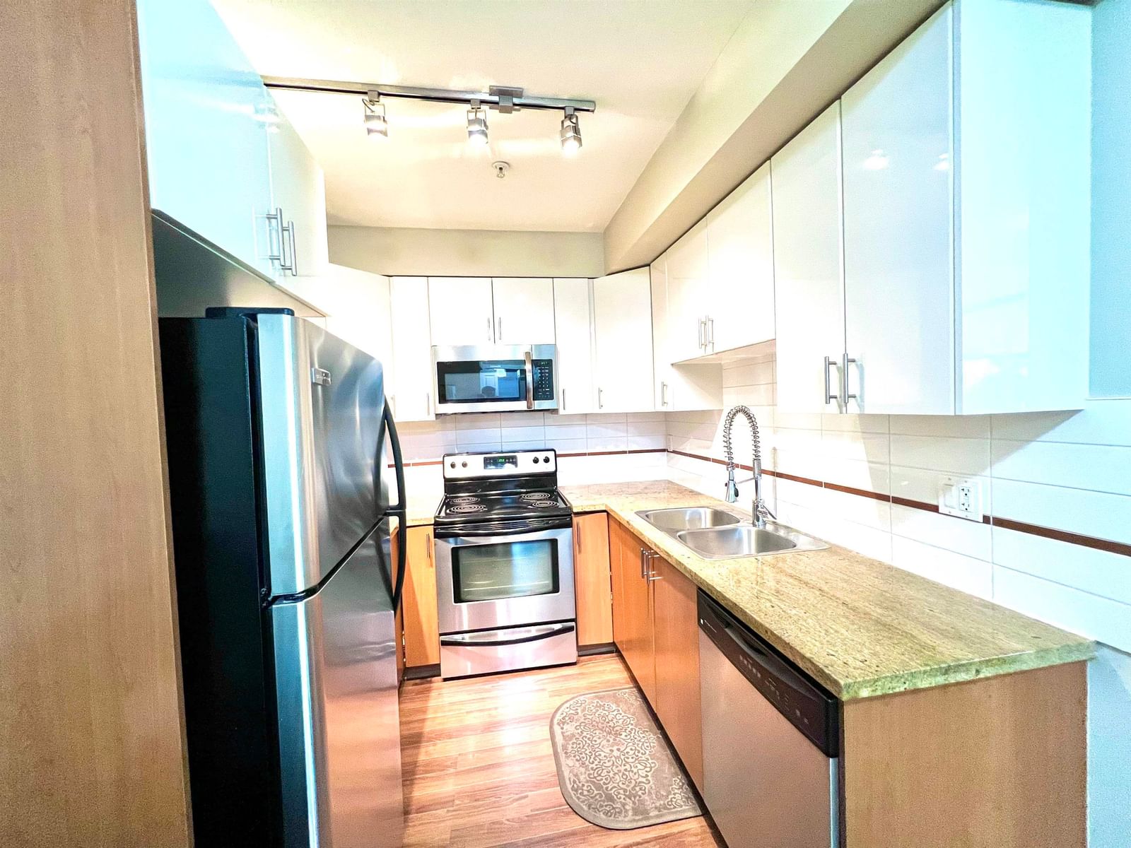 Listing Image 12