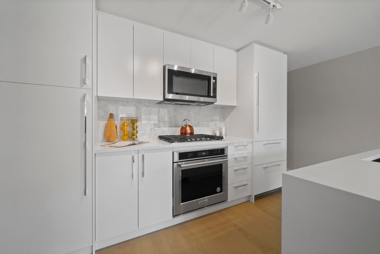 Listing Image 16