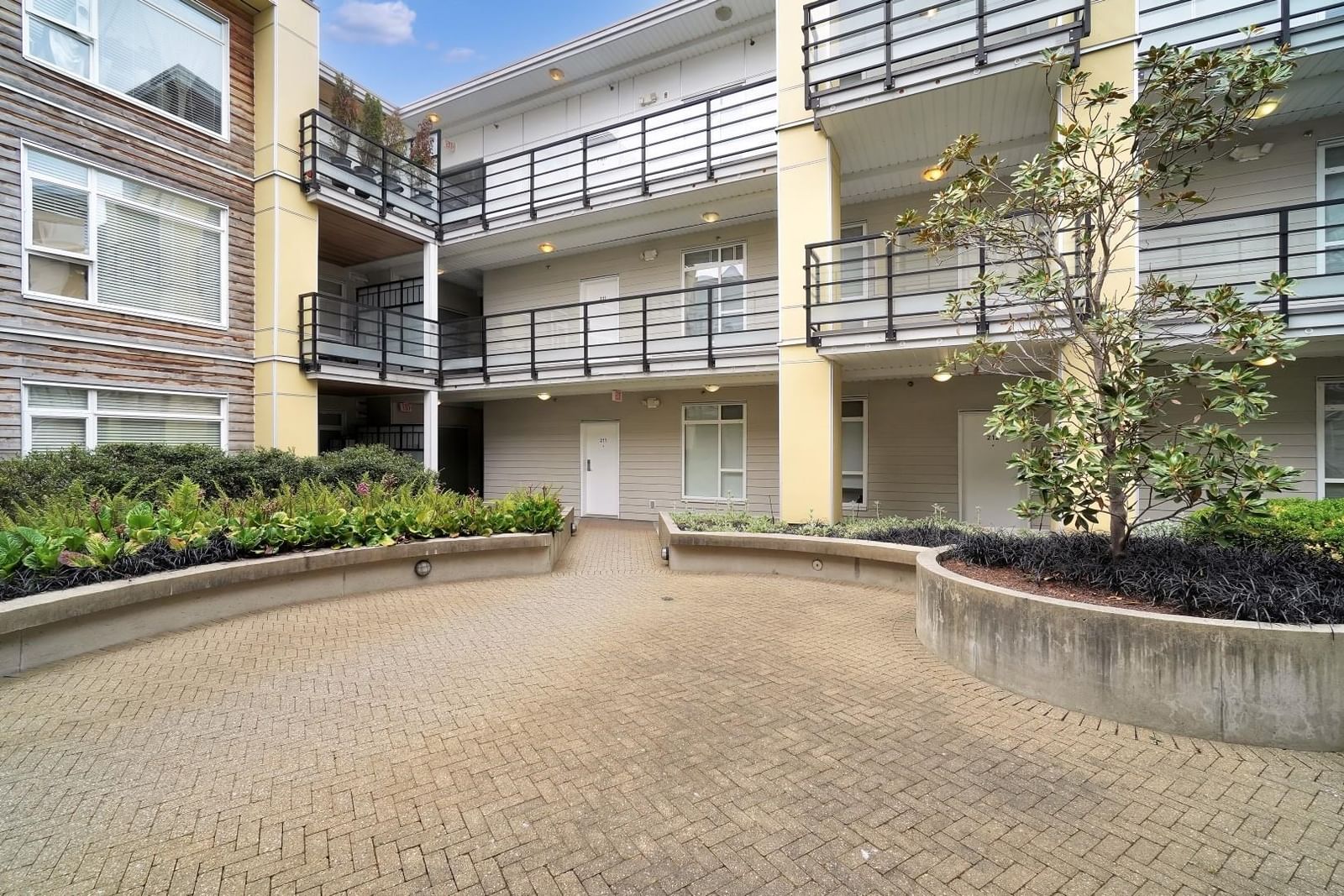 Listing Image 12