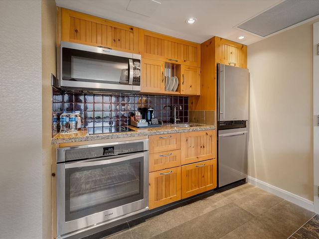 863 - 4090 Whistler Way