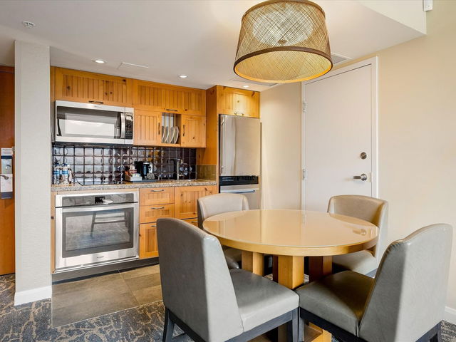 863 - 4090 Whistler Way