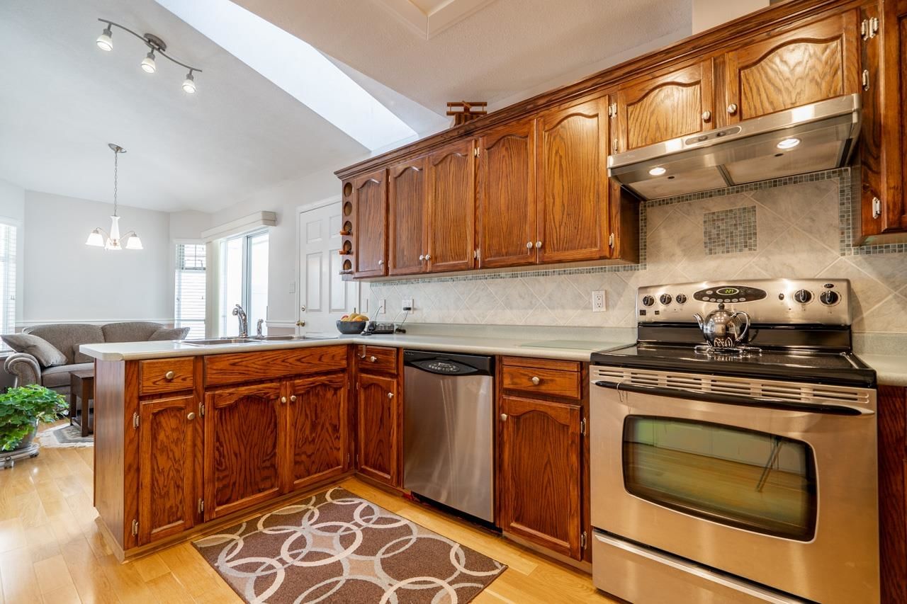 Listing Image 11