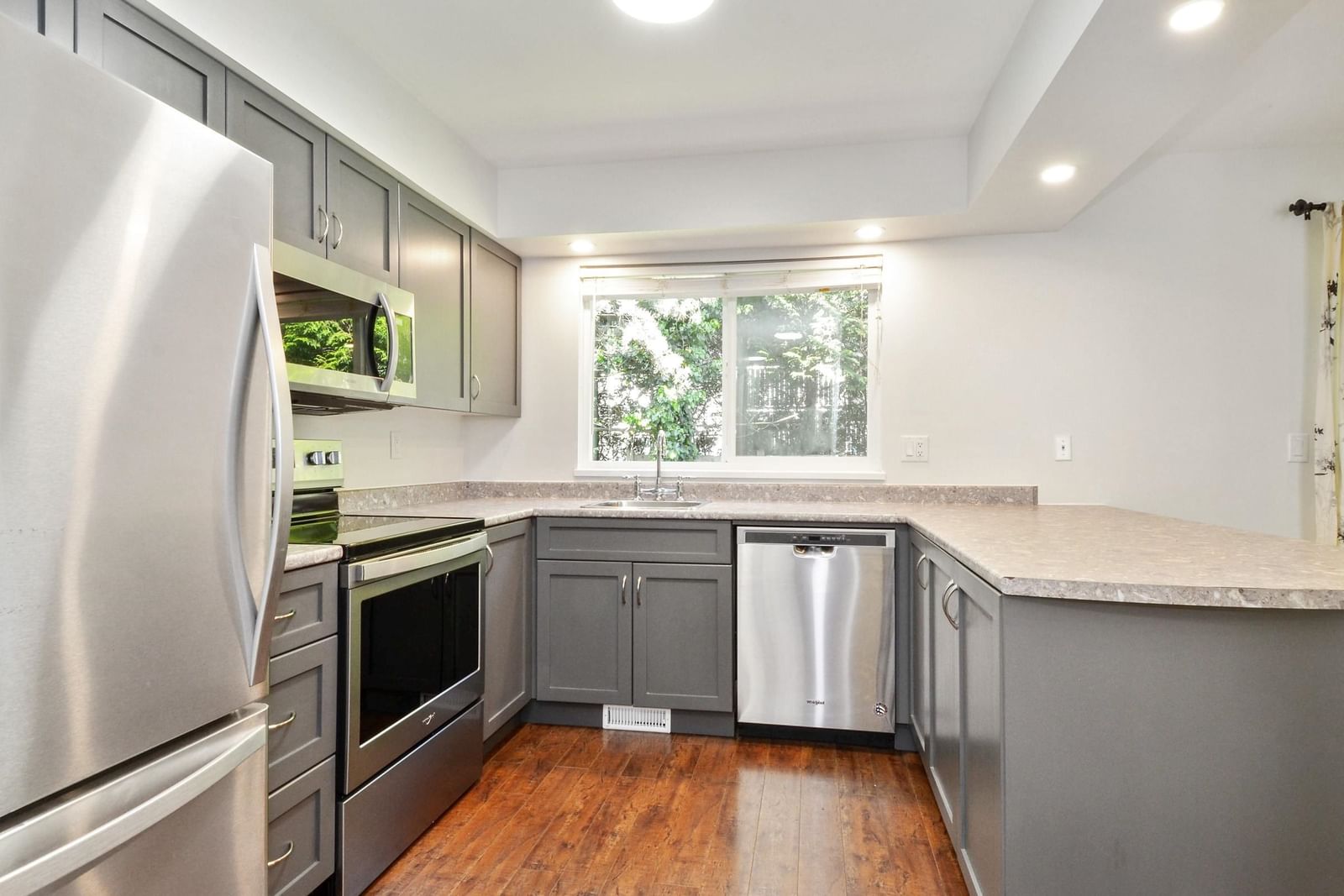 Listing Image 9