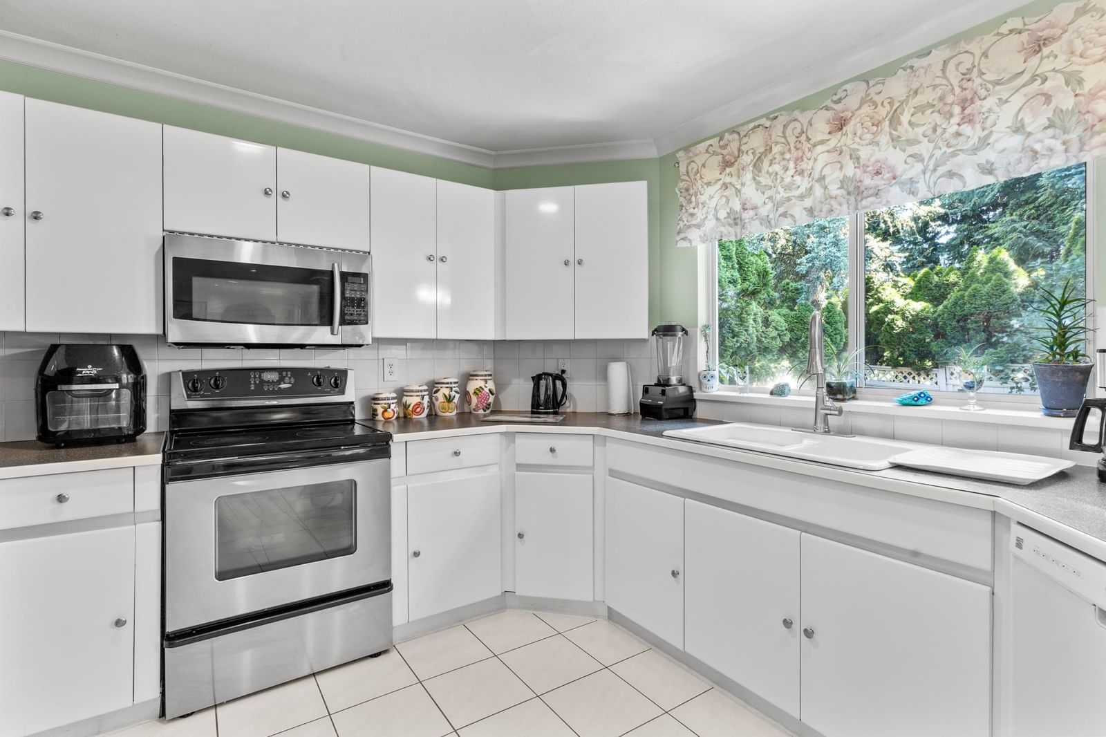 Listing Image 10