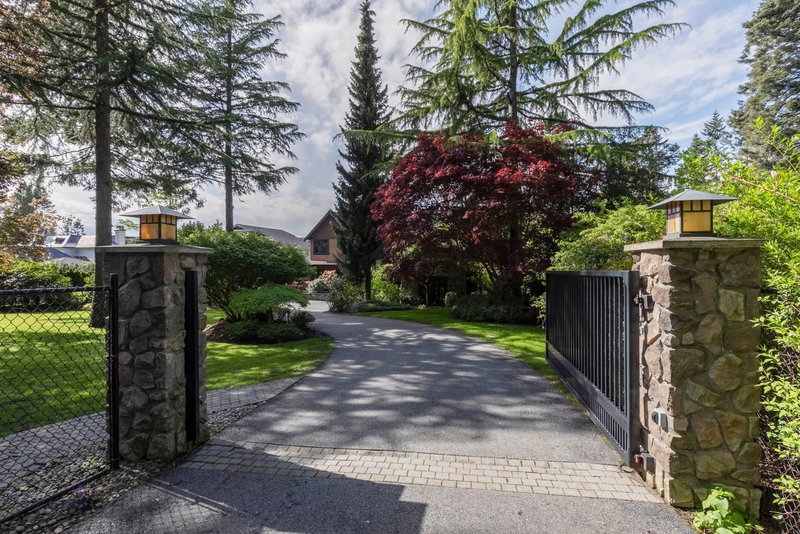 2737 Crescent Drive, Surrey, V4A 3J9 | Image 2