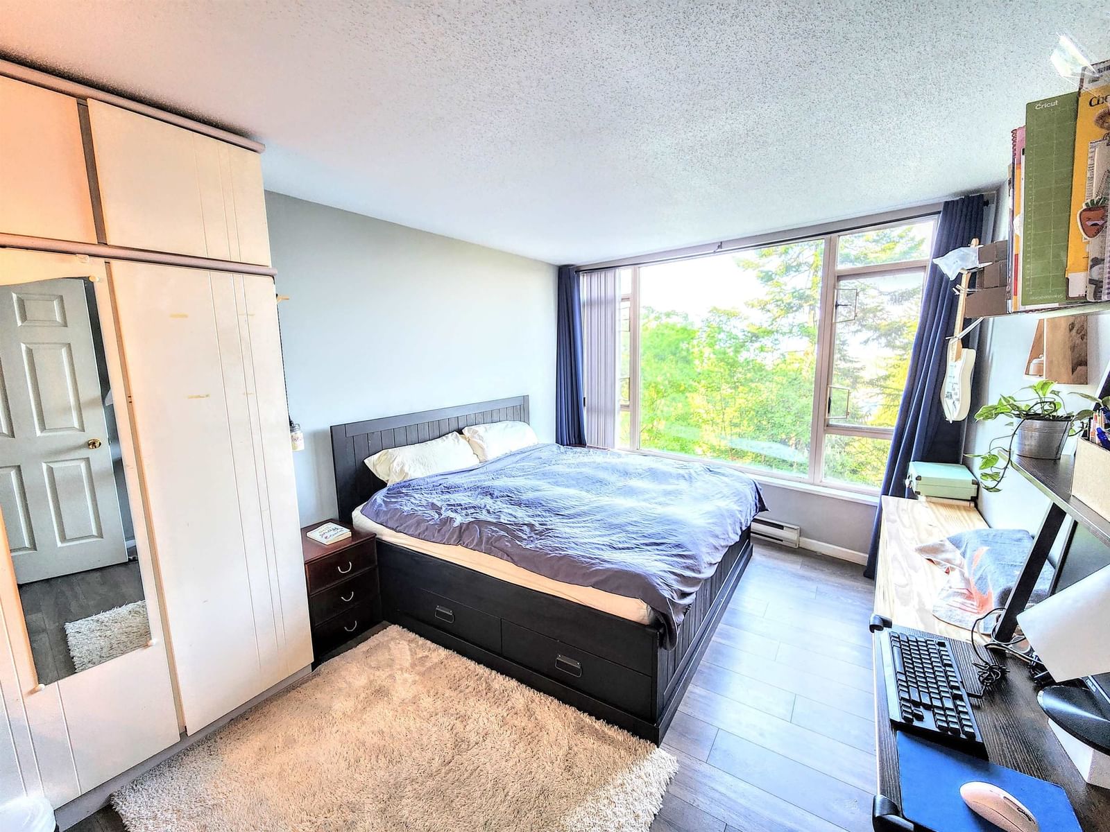 Listing Image 17