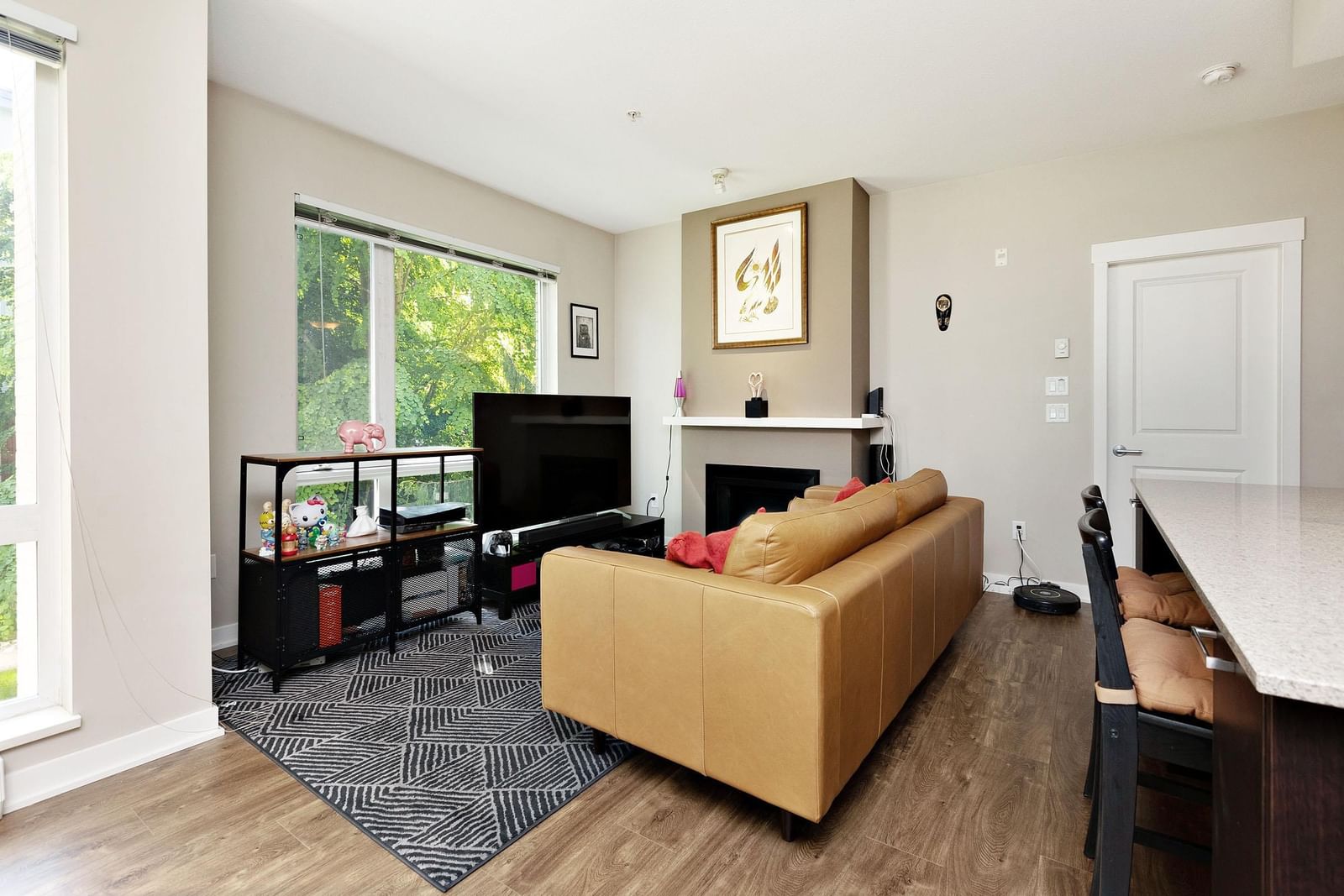 Listing Image 9