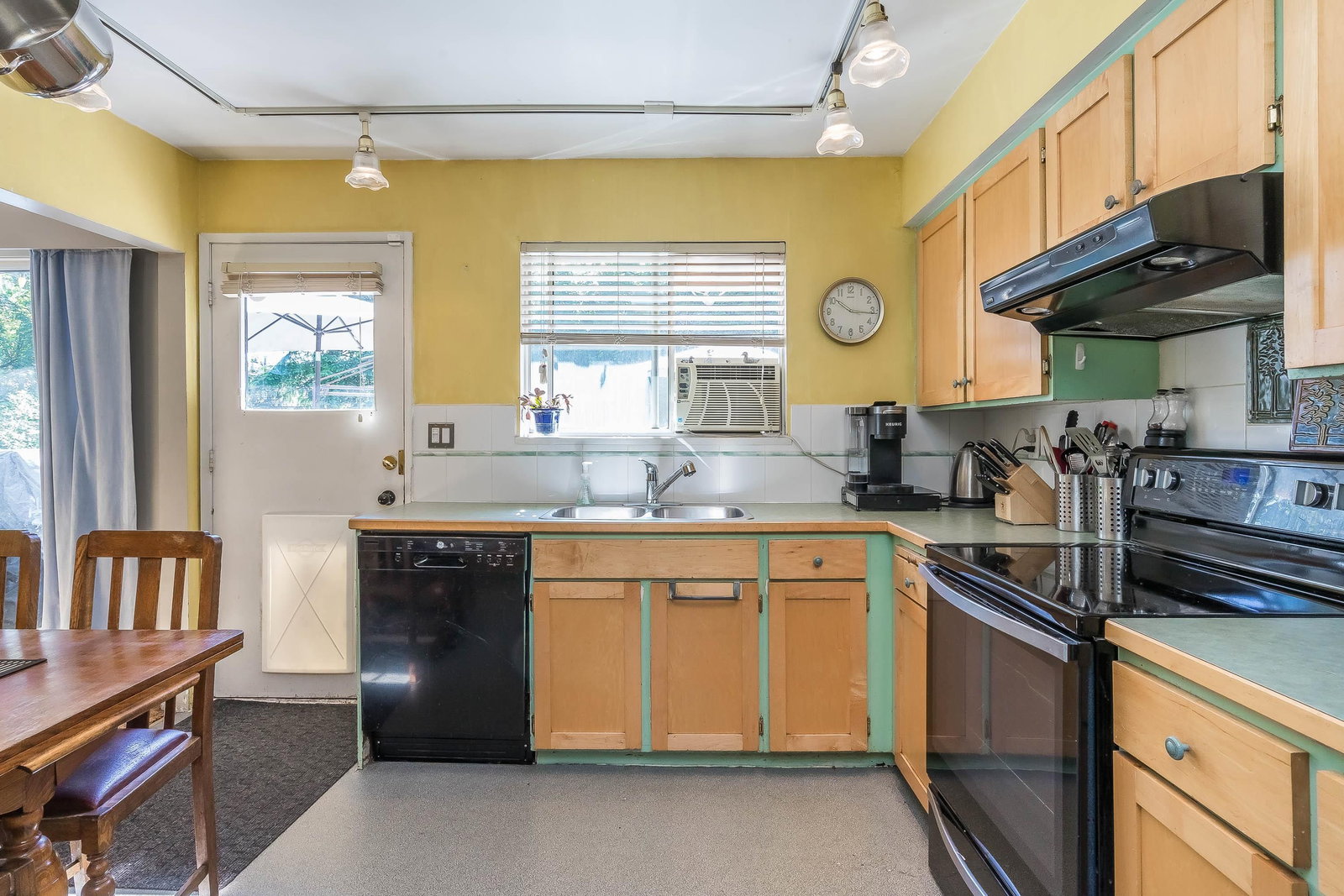 Listing Image 8