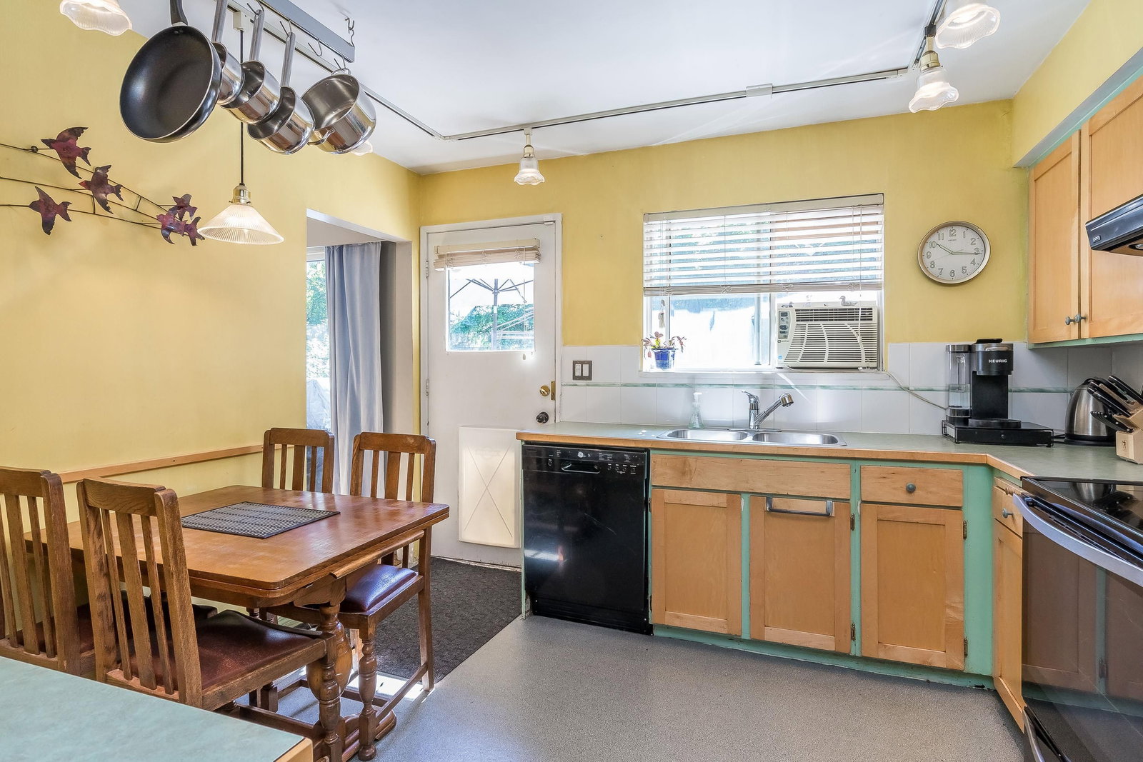 Listing Image 9