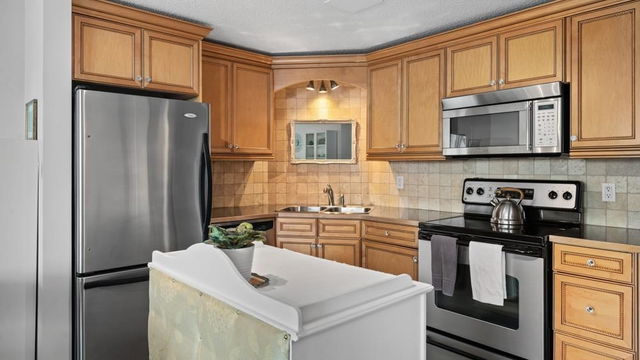 403 - 1480 Foster Street