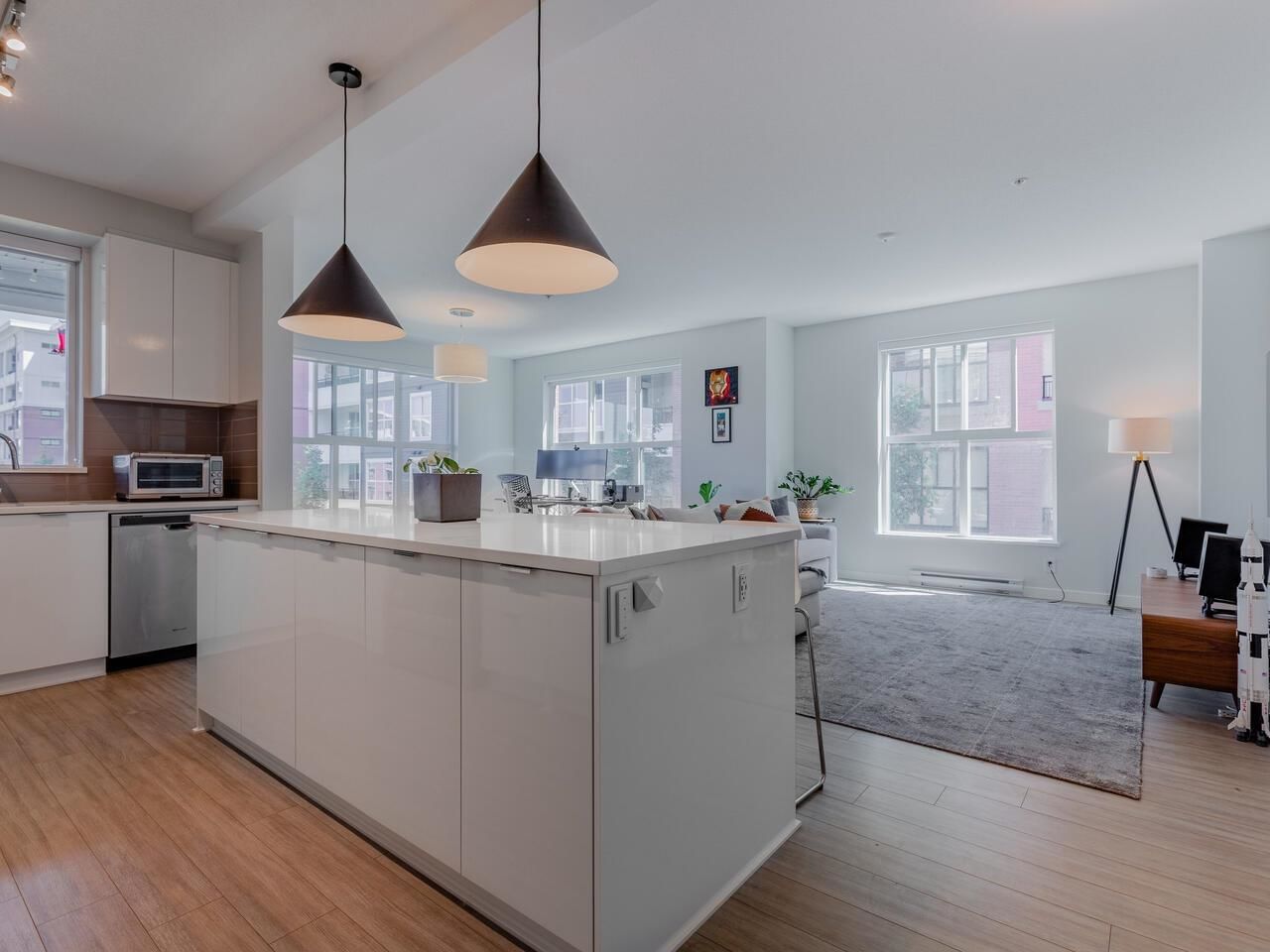 Listing Image 12