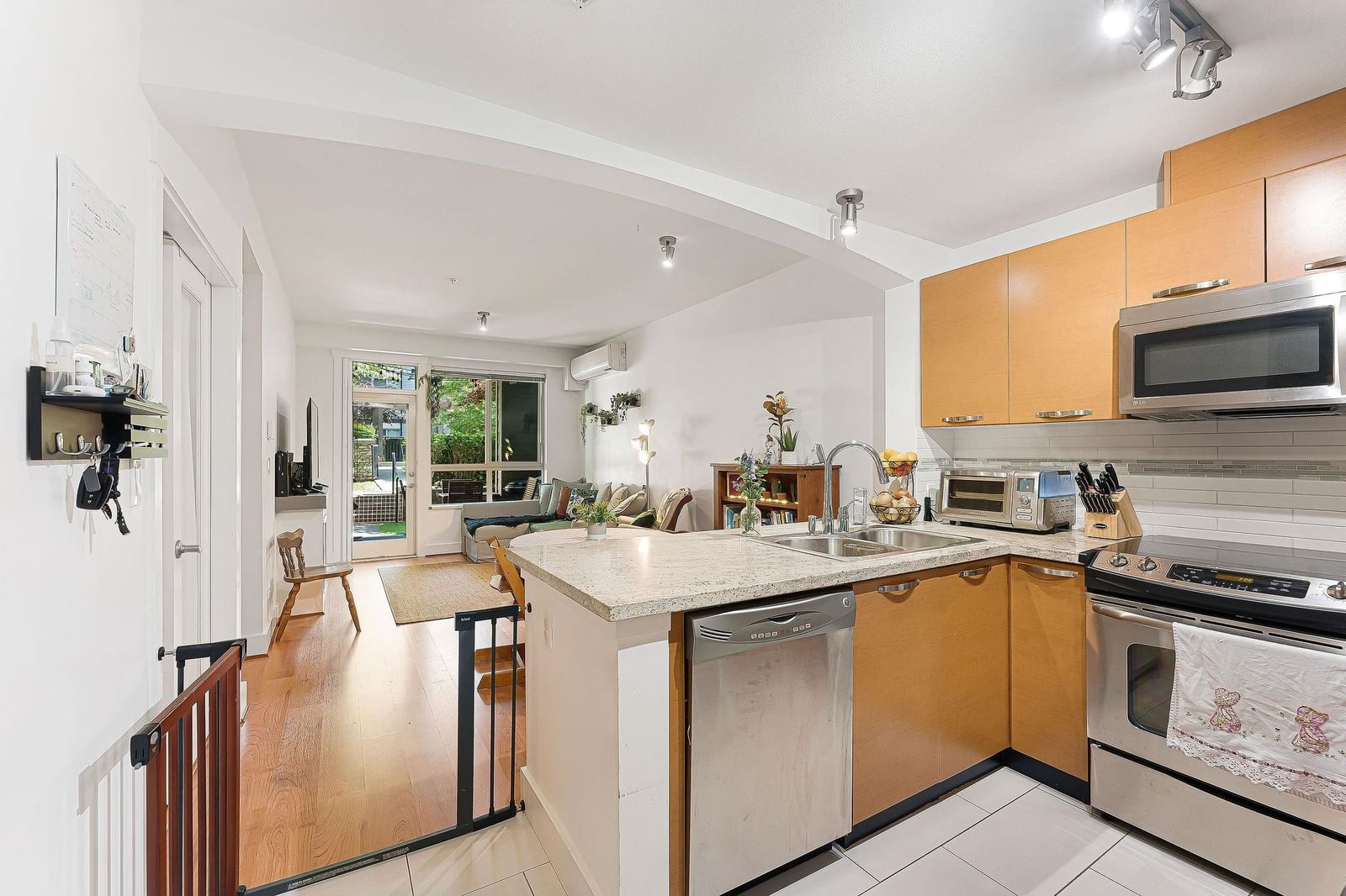 Listing Image 9