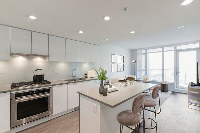 1207 - 2388 Madison Avenue