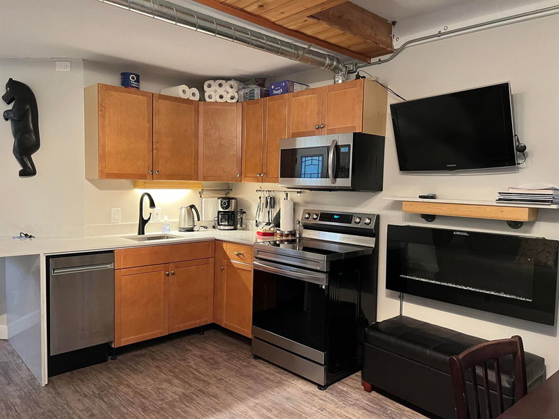 4 - 2028 Innsbruck Drive, Whistler, V8E 0B5 | Image 3