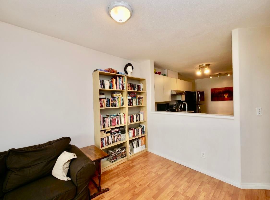 Listing Image 8