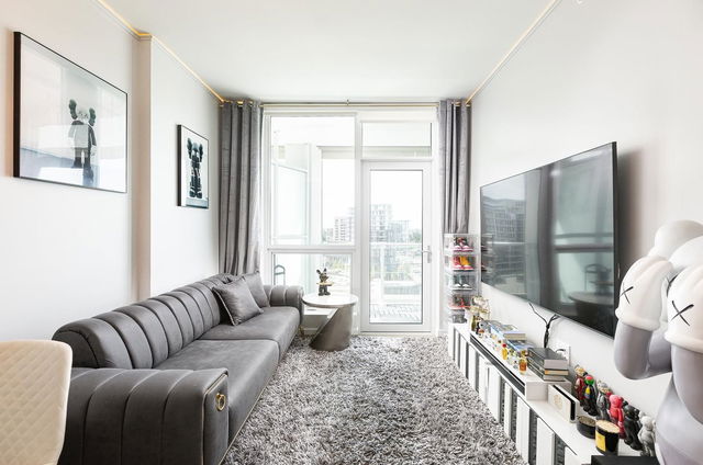1201 - 8133 Cook Road