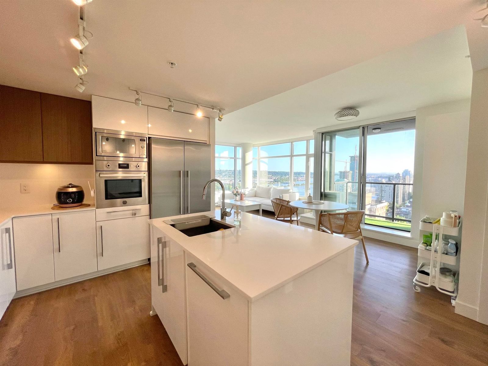 Listing Image 11