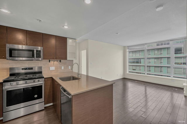 1602 - 7371 Westminster Highway