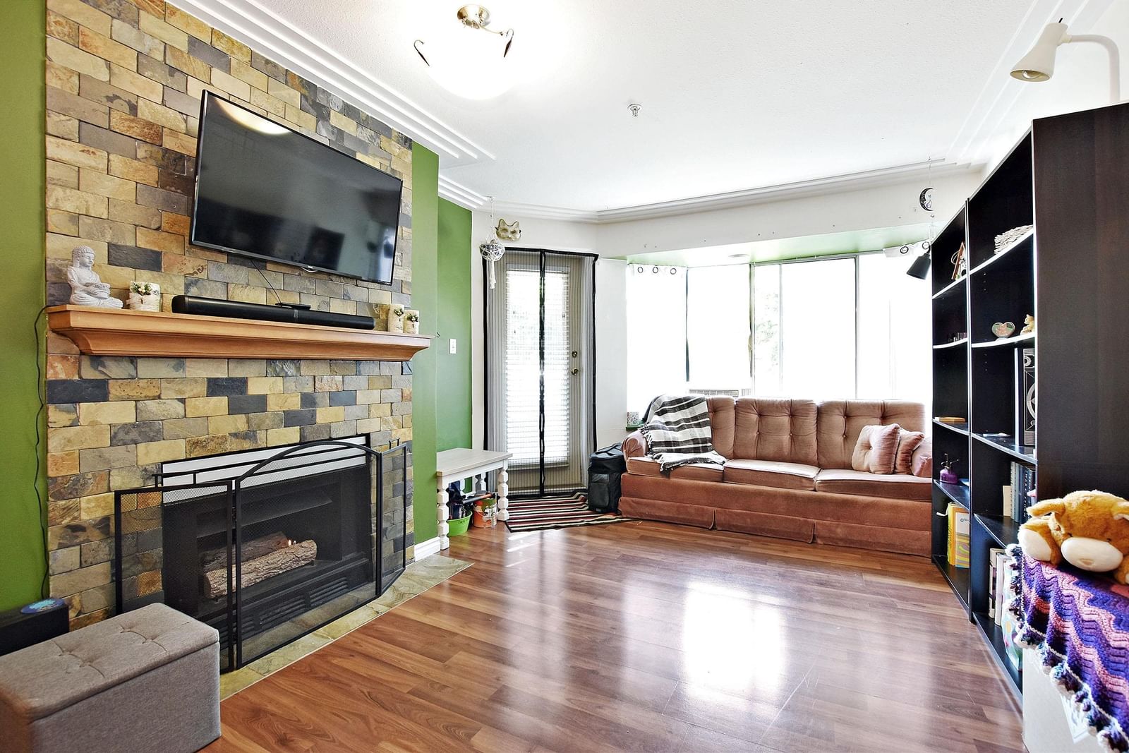 Listing Image 4