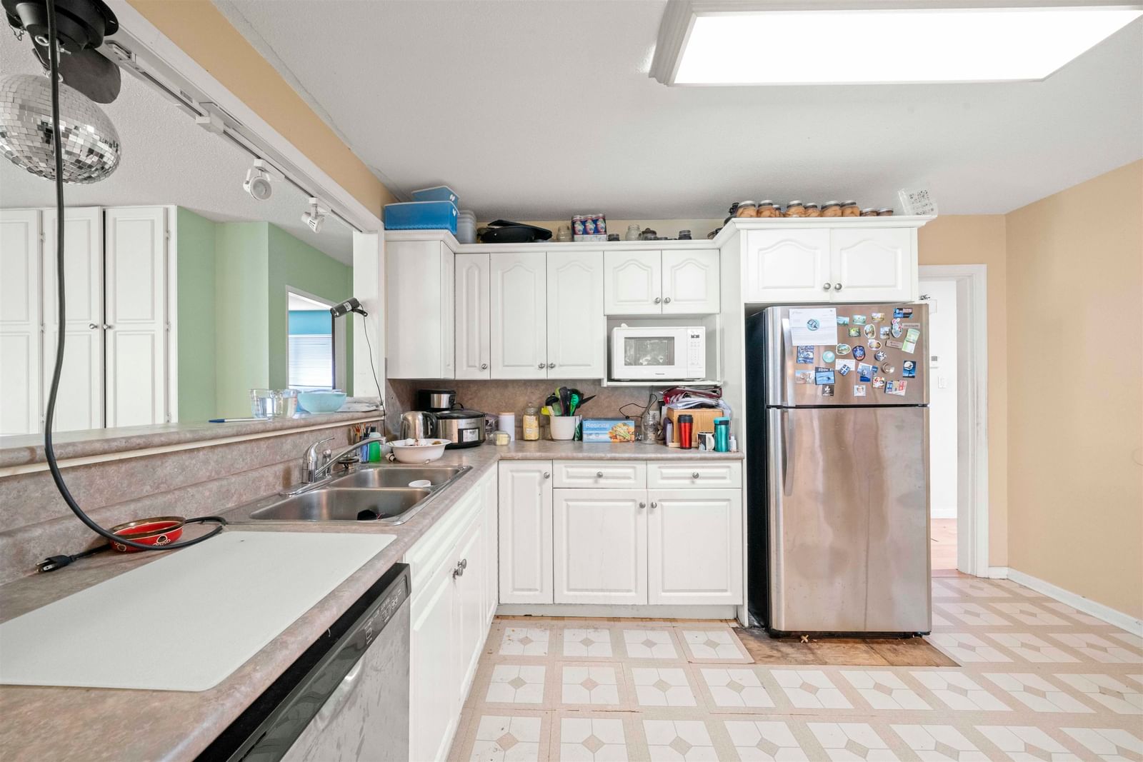 Listing Image 11