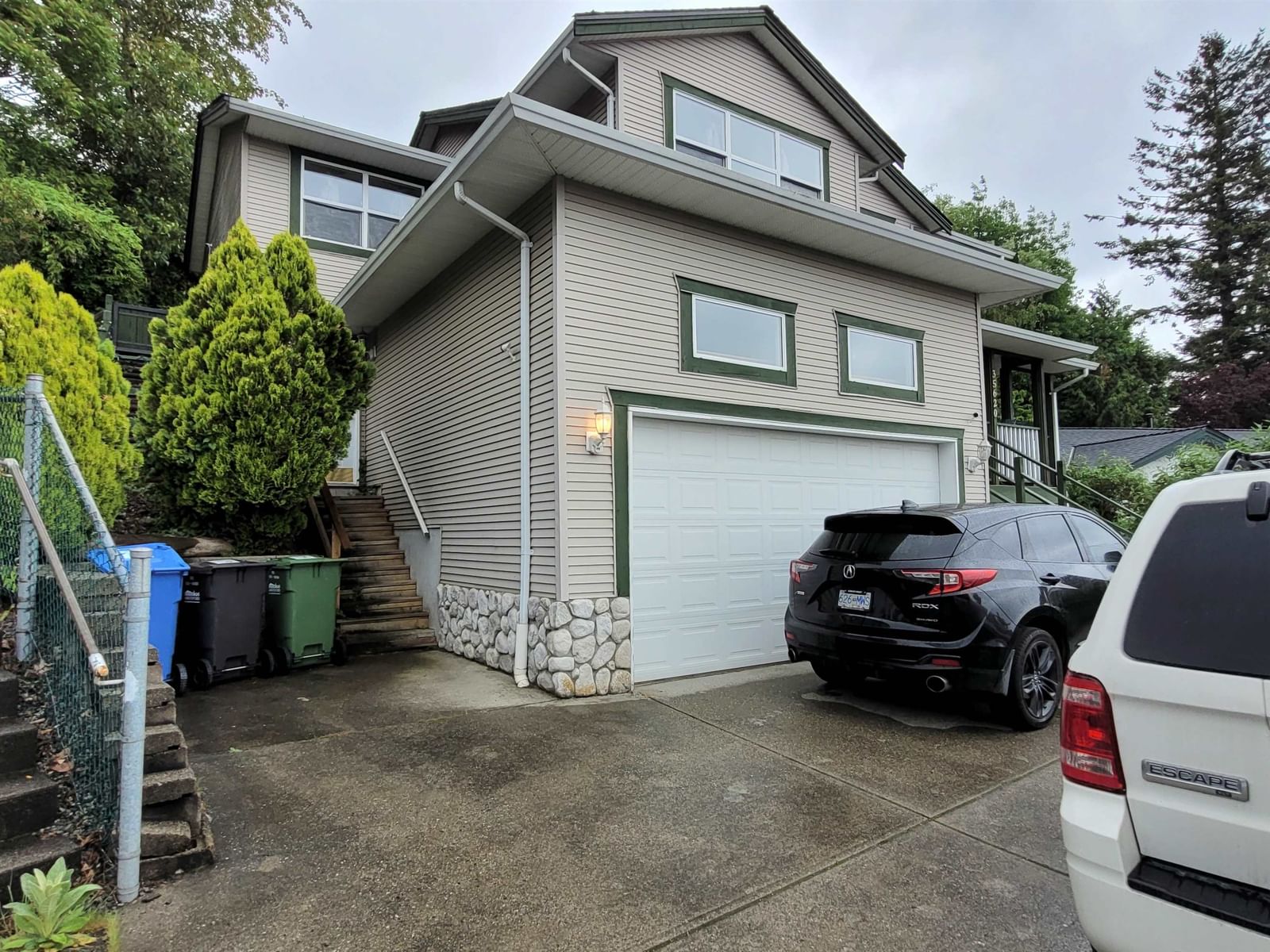Listing photo 2