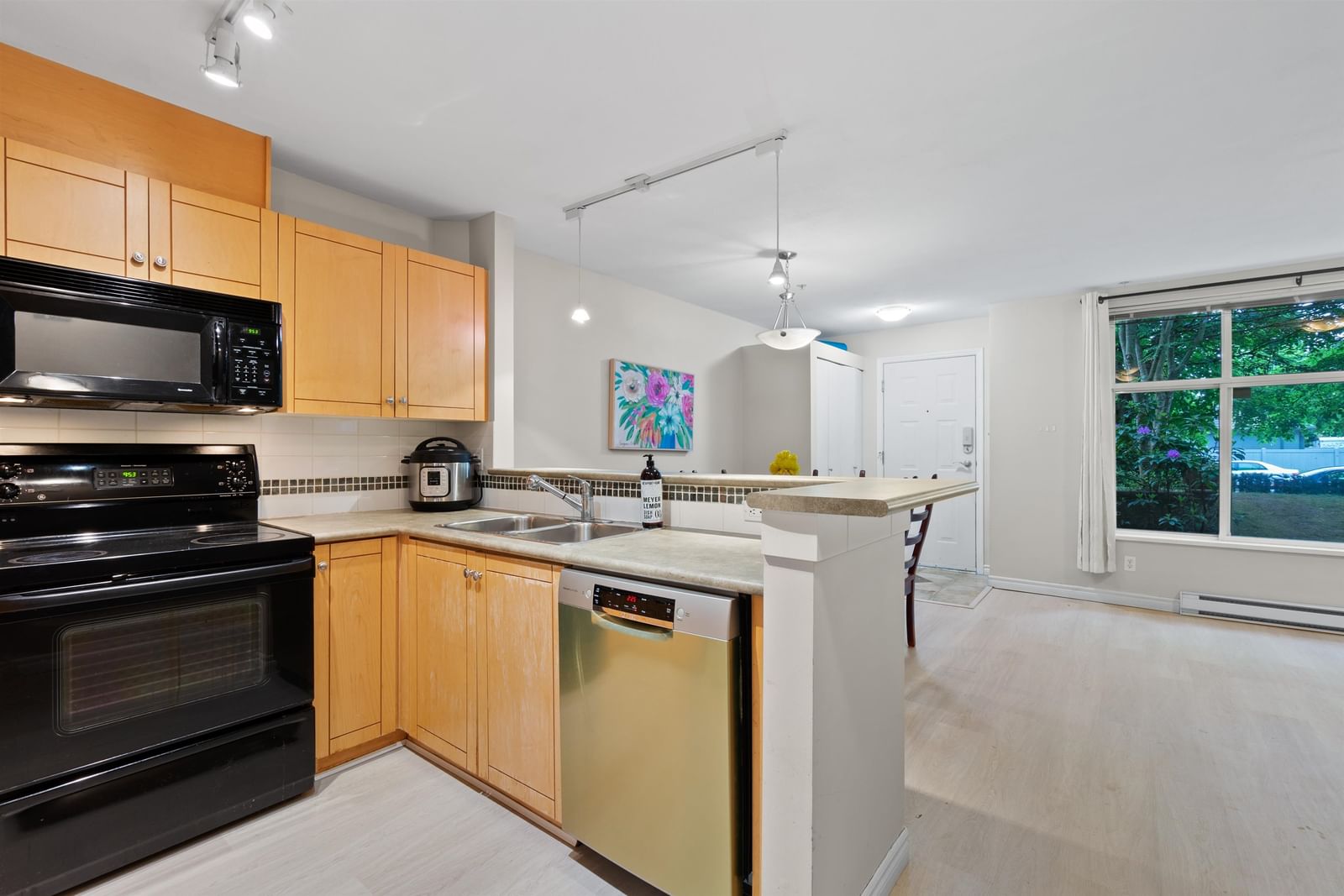 Listing Image 9