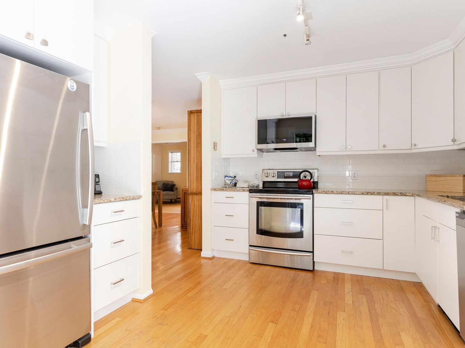 Listing Image 19