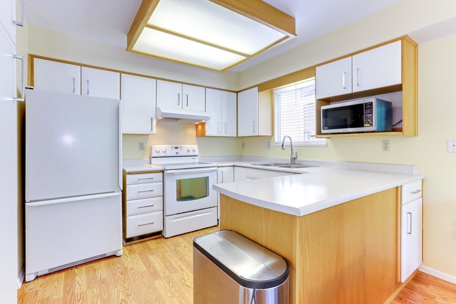 Listing Image 12