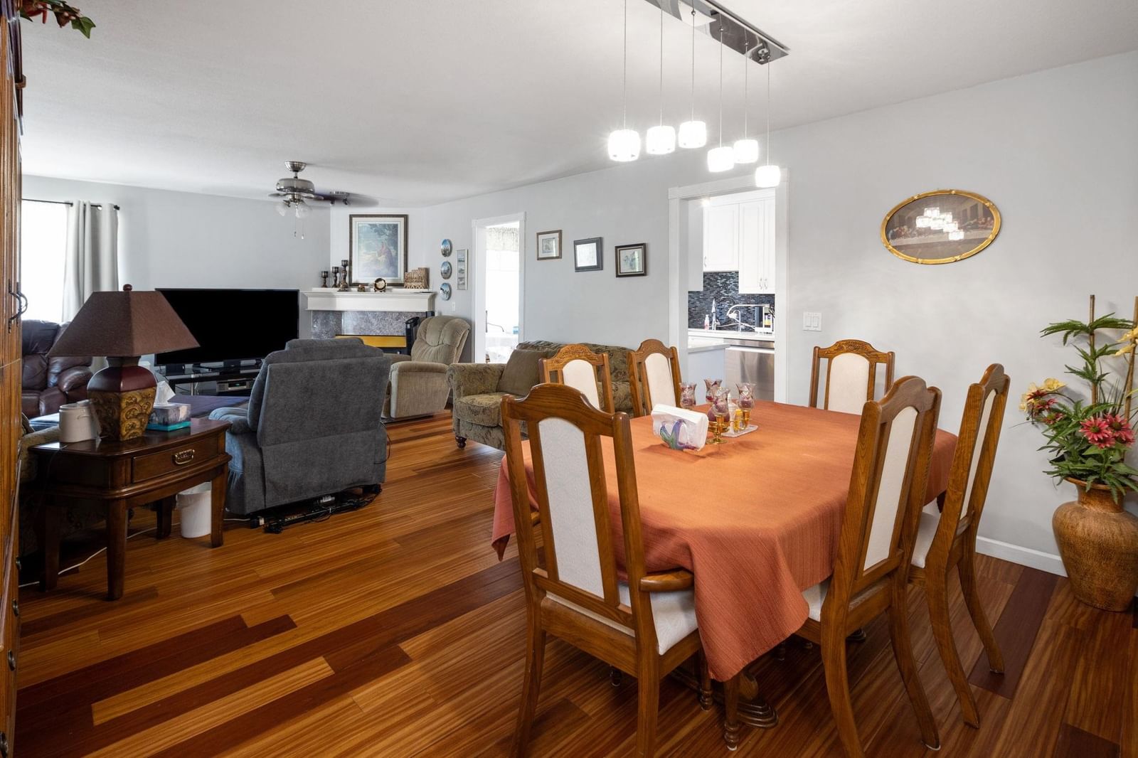 Listing Image 12