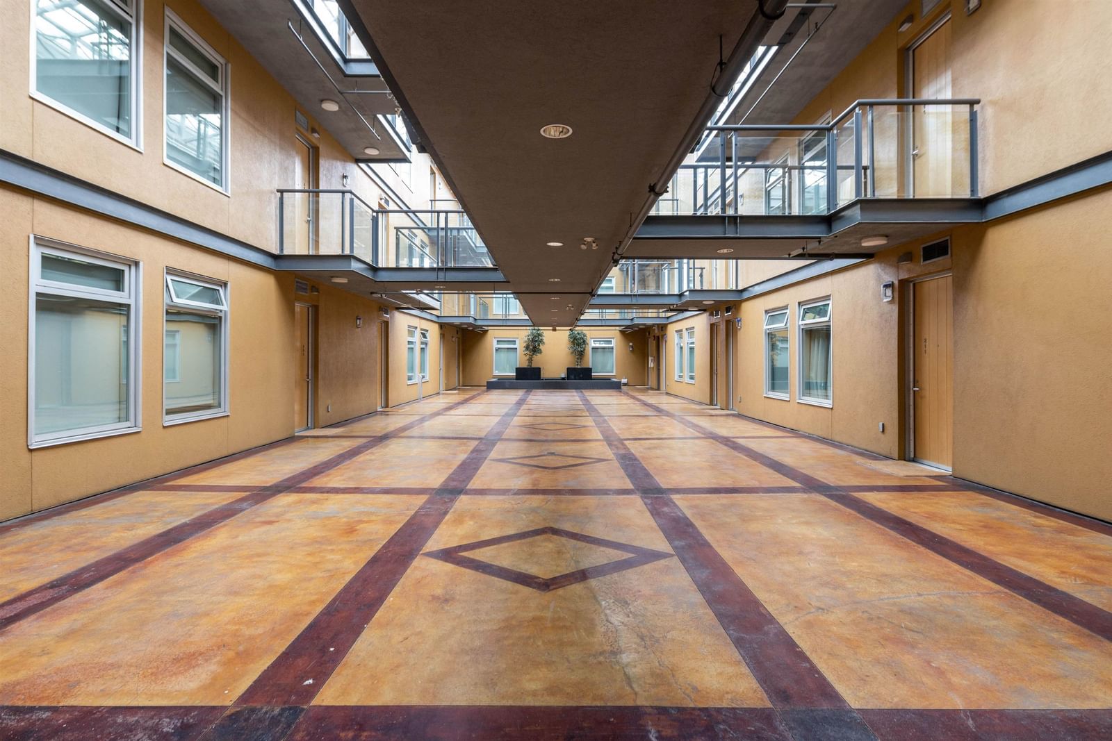 Listing Image 4