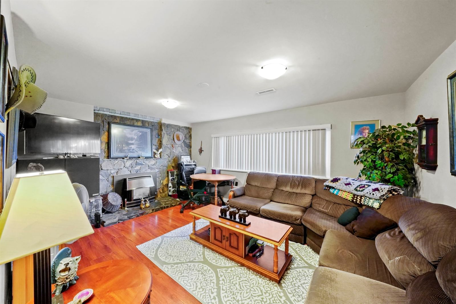 Listing Image 25