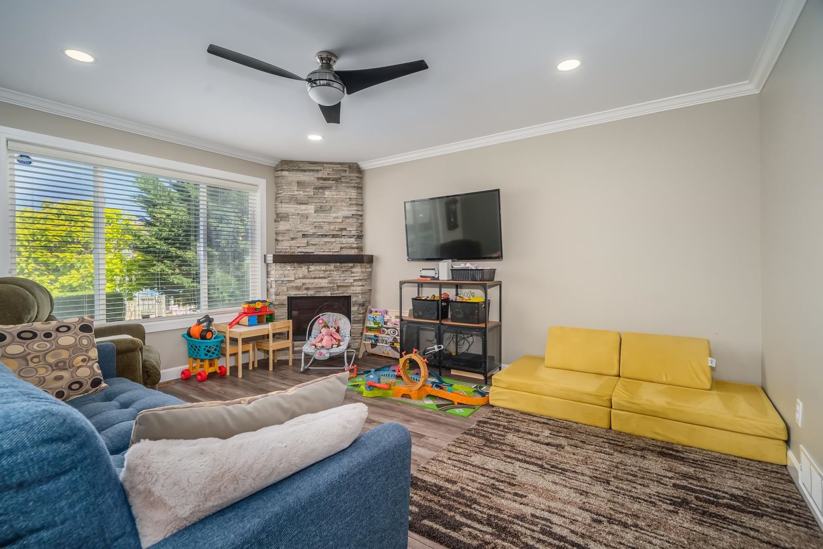 Listing Image 9