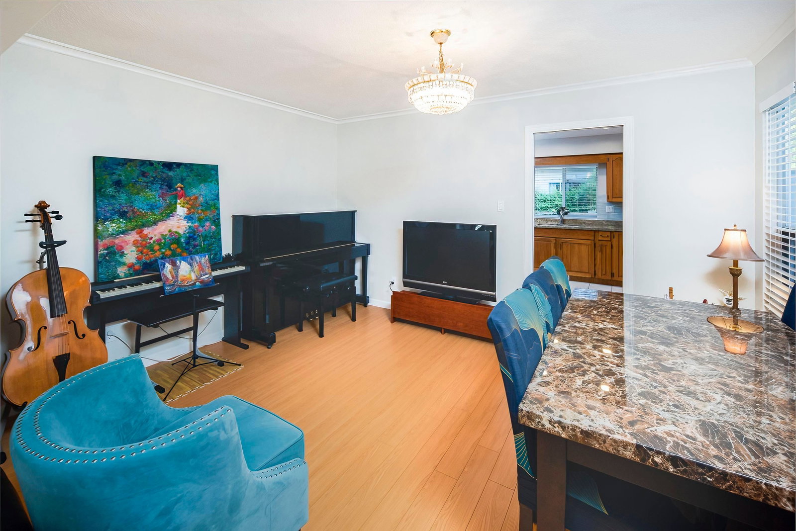 Listing Image 15
